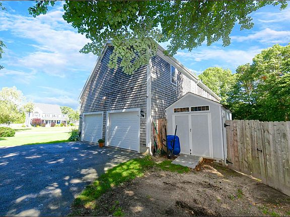 3rd image of 20 Fieldwood Drive