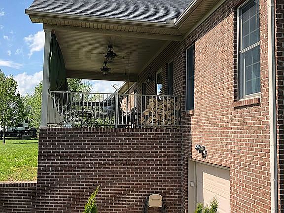 3rd image of 206 Colonial Dr