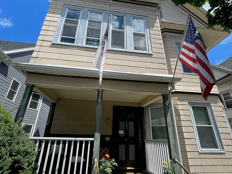 205 Highland Ave #4 — Photo 1