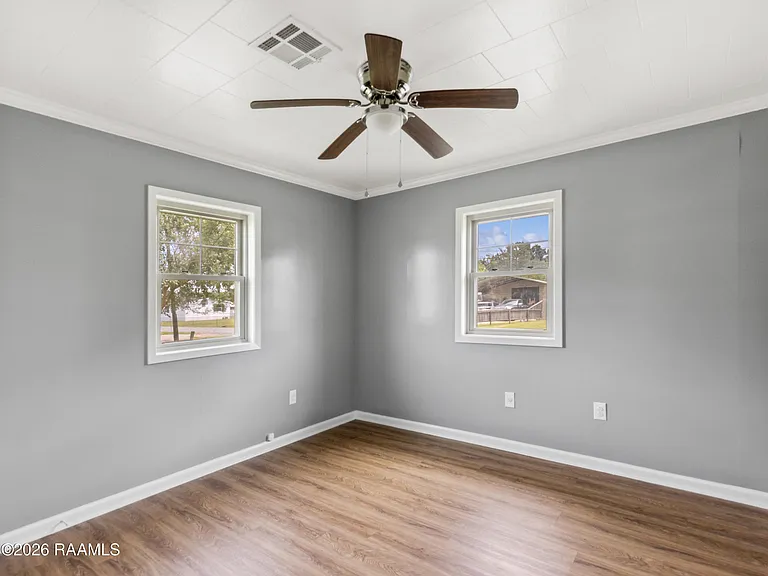 319 W Railroad Ave — Photo 9