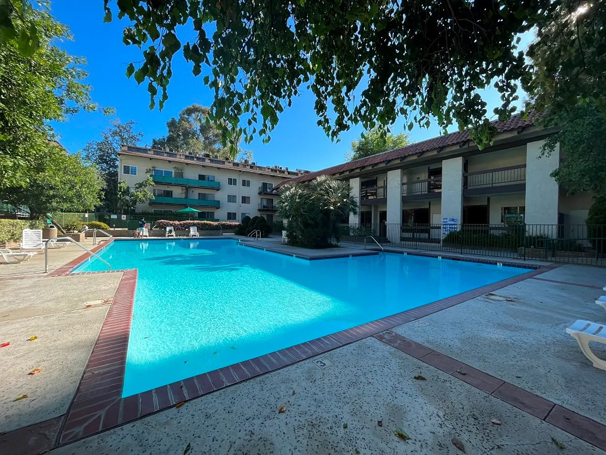 Building Photo - 5460 White Oak Ave #G334
