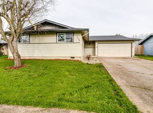 1038 Quinalt St, Springfield, OR 97477