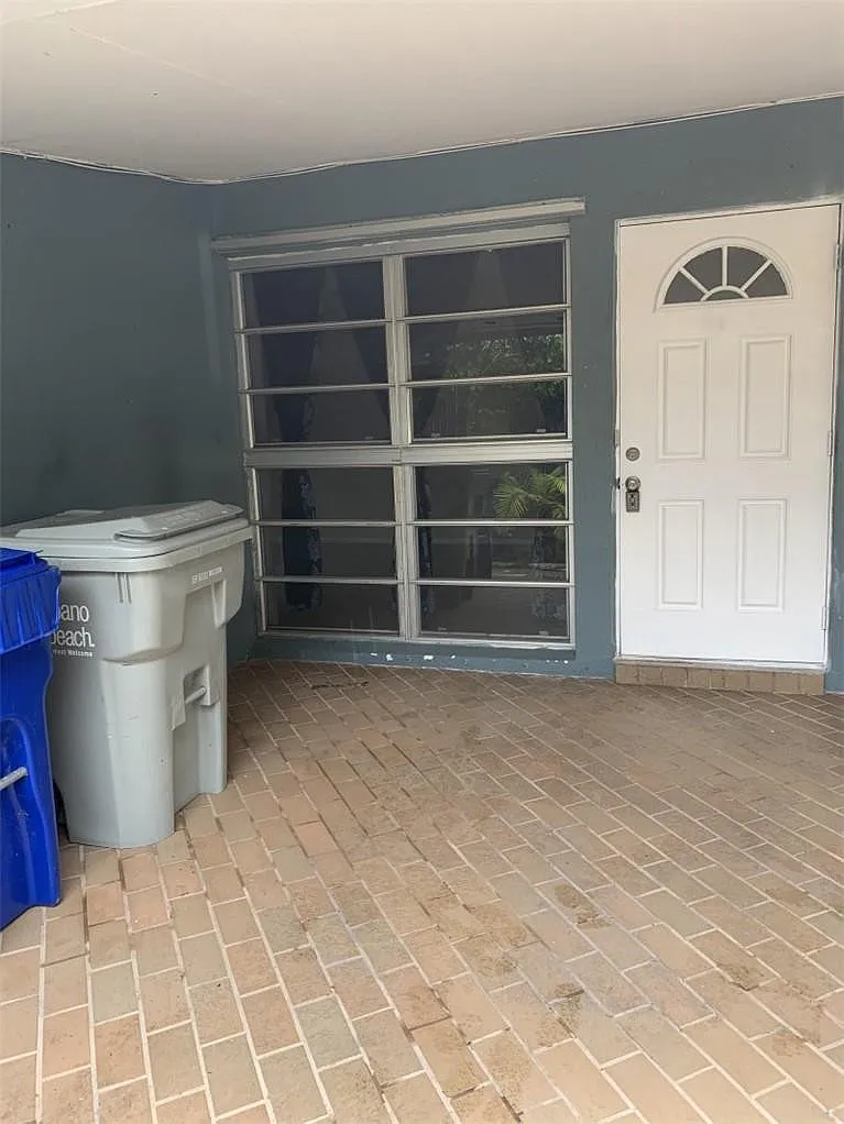 2 bed, 1.0 bath, 800 sqft, $2,290 — Photo 1