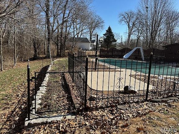 4th image of 9931 South Rd