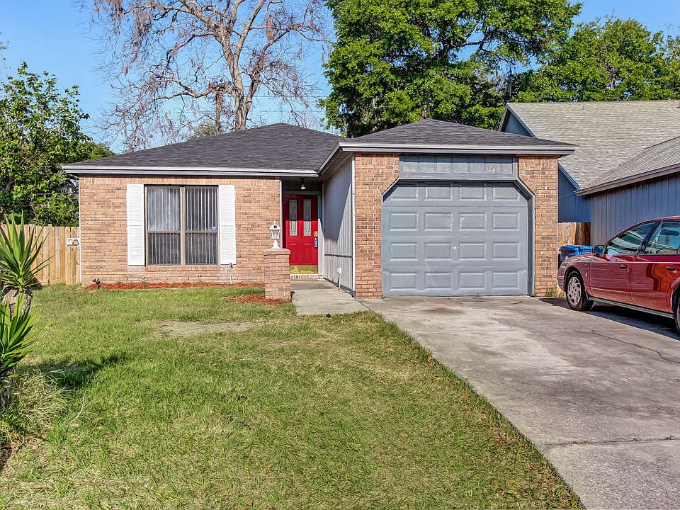 1st image of 3914 Valley Garden Dr W