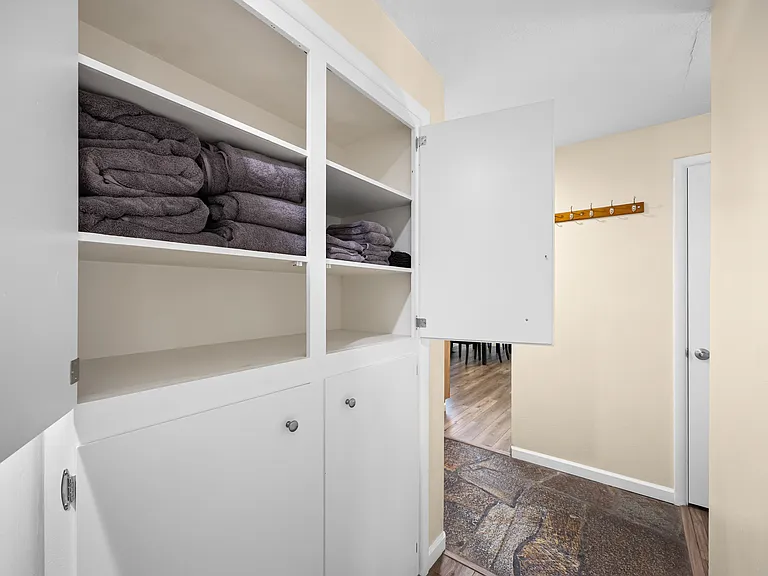 2010 S Curtis Cir — Photo 12
