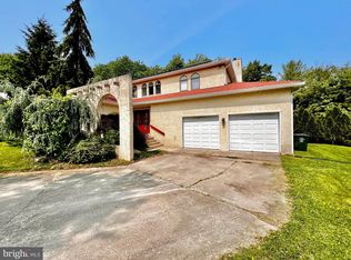 4 Golf View Dr, Voorhees, NJ 08043