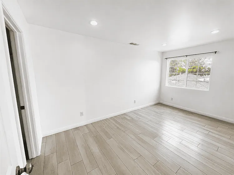 6029 Del Amo Blvd — Photo 9