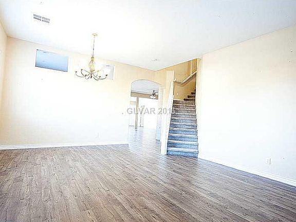 4th image of 2501 Stanwood Ave