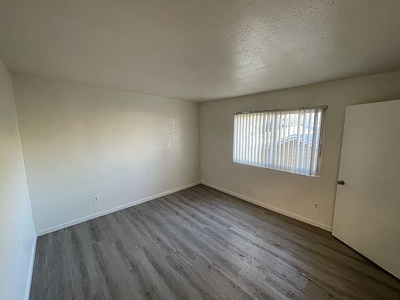 4th image of 4216 50th St #7