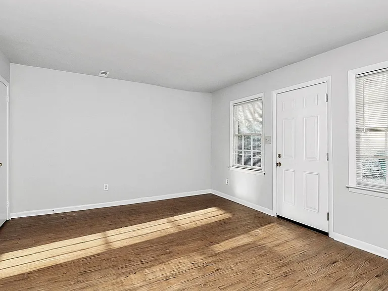 4220 Castleton Rd — Photo 14