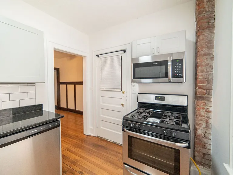 2215 W 14th St — Photo 7