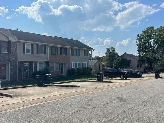 3rd image of 2553 Hampstead Dr