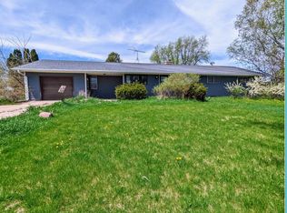 W4914 Hilltop Rd, Fredonia, WI 53021