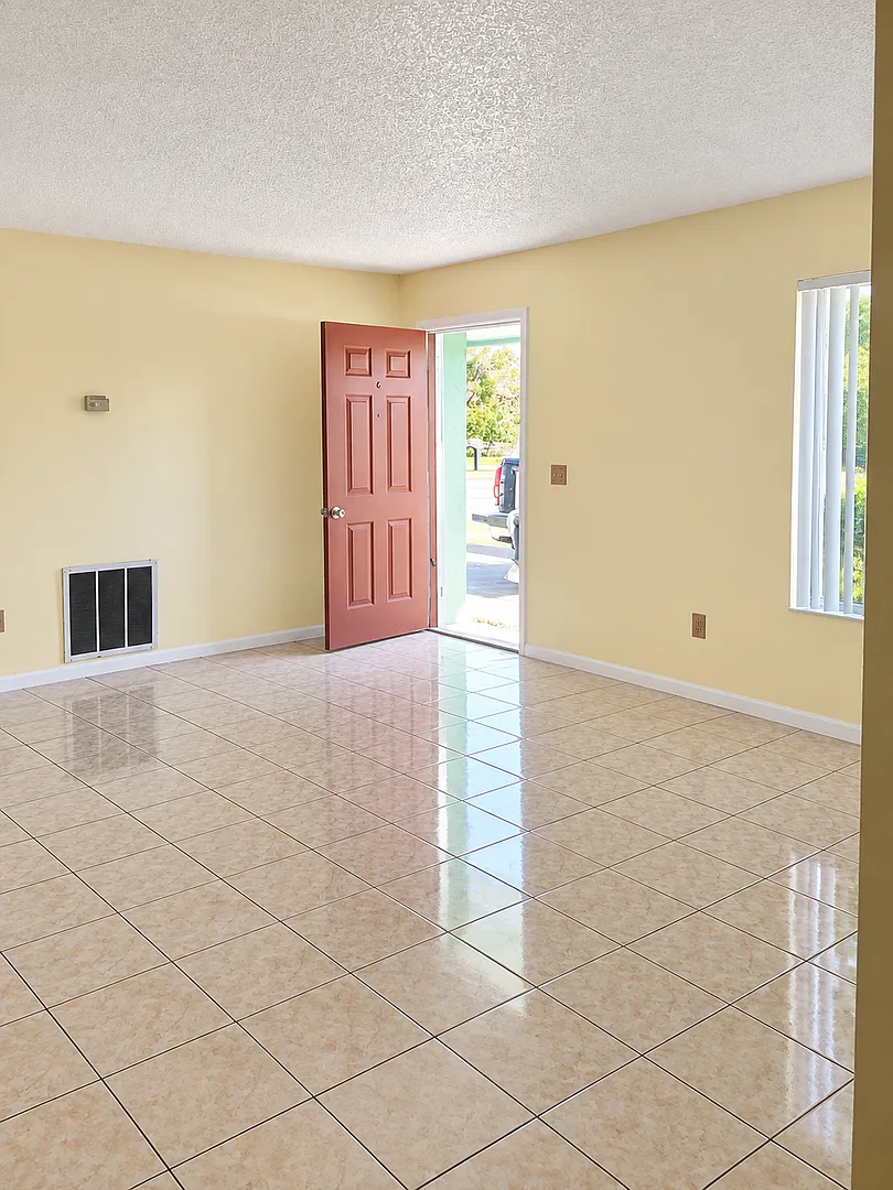 1st Month Free Rent 2 Bed 1 Bath Home With 1 Car Garage | Pet Friendly | Washer Dryer Hook Ups | ... — Photo 2