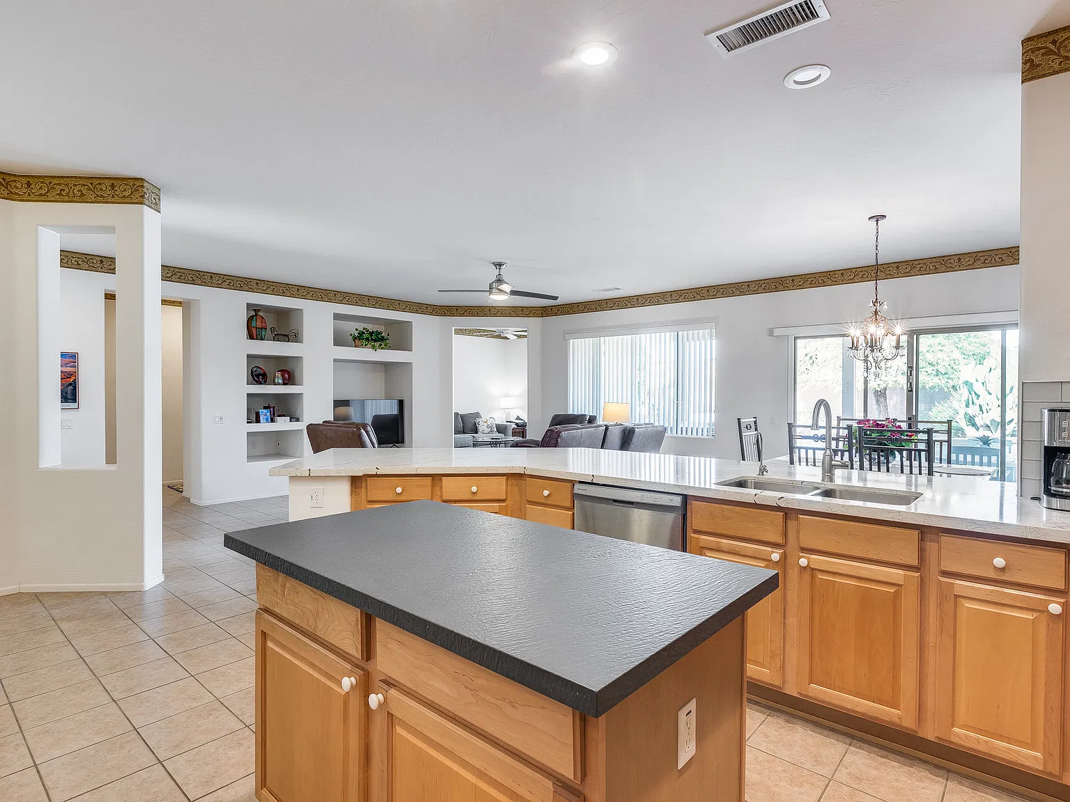2 bed, 1834 sqft, $3,500 — Photo 4