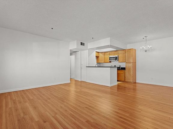 3rd image of 22711 Del Valle St APT 103