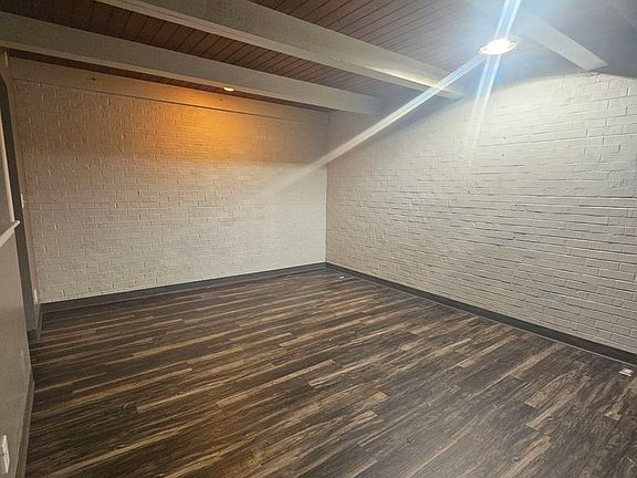 3rd image of 1819 Pershing Ave #7