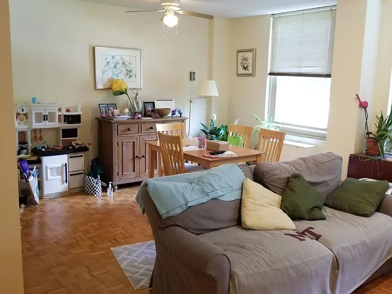4401 Roland Ave — Photo 3