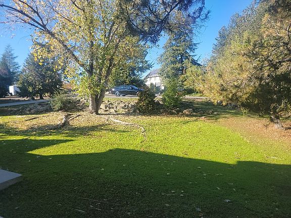 2nd image of 726 Sterling Ct