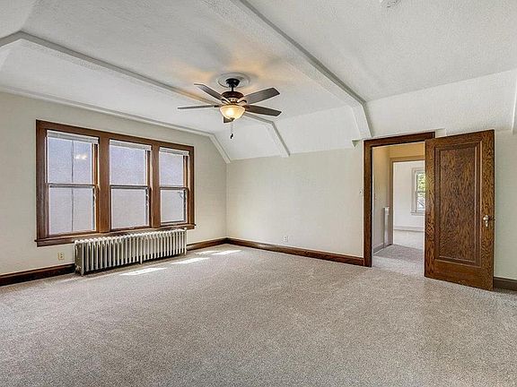 4th image of 4218 33rd Ave S #4218
