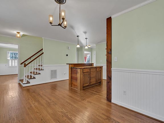 4th image of 305 Fairview Dr