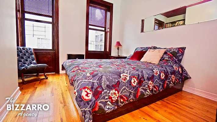 Sold by Bizzarro Agency | media 5
