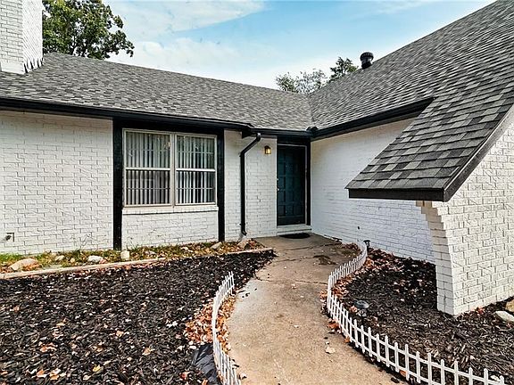 4th image of 1421-1423 W Rolling Oaks Dr