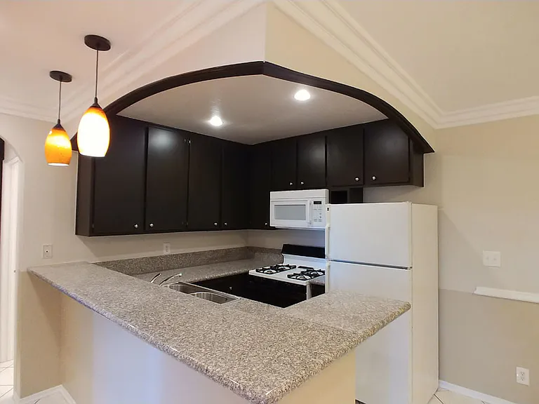 Carmel Heights Apts — Photo 18