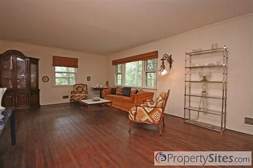 3rd image of 35 Orlando Ave