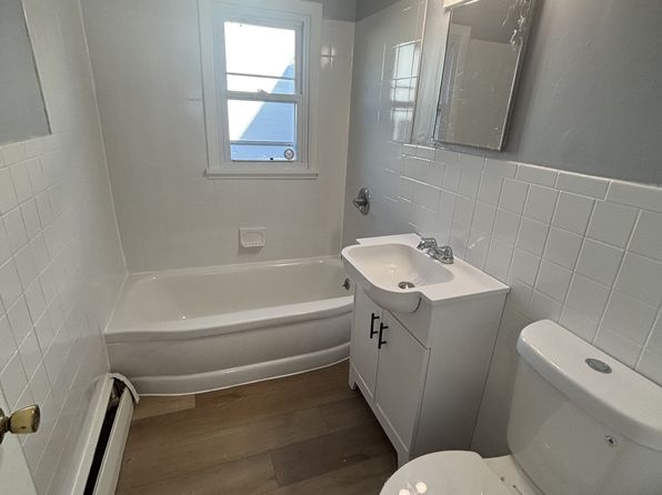 234 W Commercial St #2