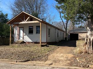 305 Lakeview Ave, Palestine, TX 75801