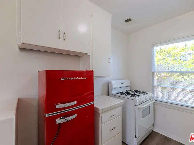 1940 S Robertson Blvd #10 — Photo 16
