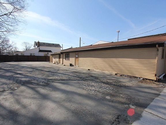 3rd image of 401 Weber St