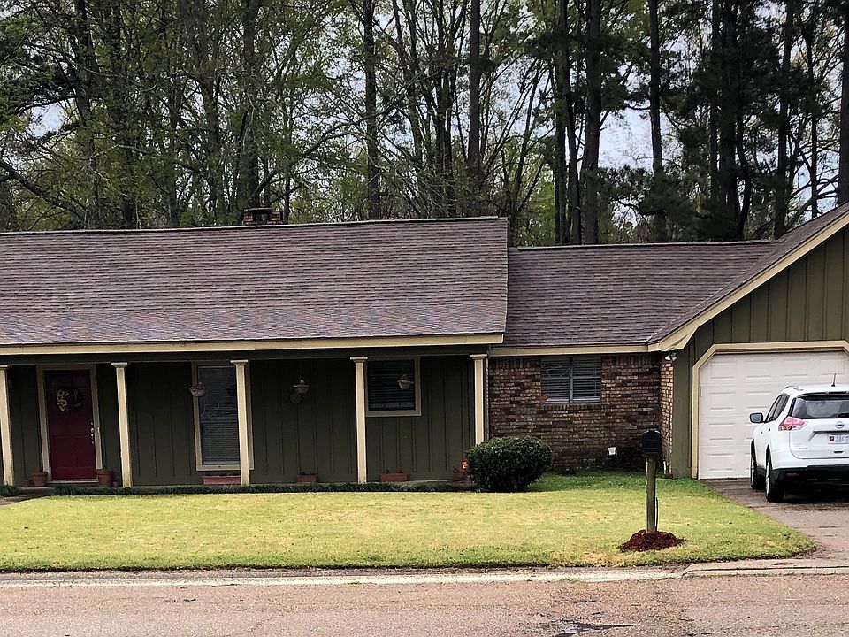 621 White Oak Dr Brookhaven.