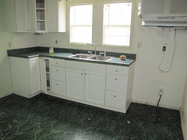 2nd image of 40 Sunset Ave