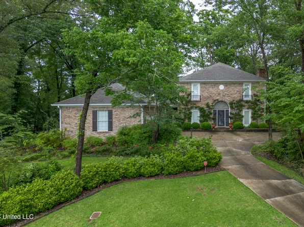 8 Lakeview Dr, Raymond, MS 39154