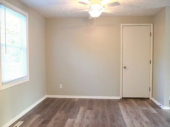 3rd image of 3269 Framington Dr