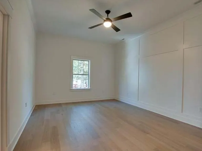 210 Drake Ave SW — Photo 5