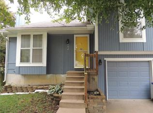 152 N Saxony Dr, Olathe, KS 66061