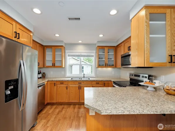 7701 Beacon Place NE #103, Bremerton, WA 98311