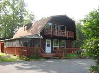 104 Saturn Dr, Bushkill, PA 18324
