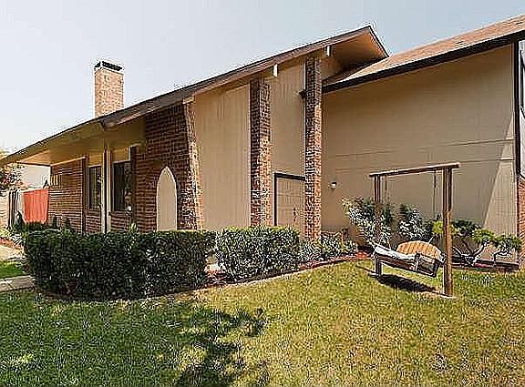 2nd image of 3130 Castle Rock Ln