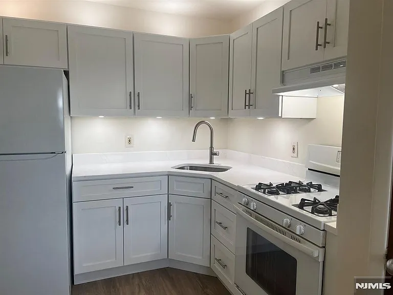 635 Ridge Rd #B — Photo 9