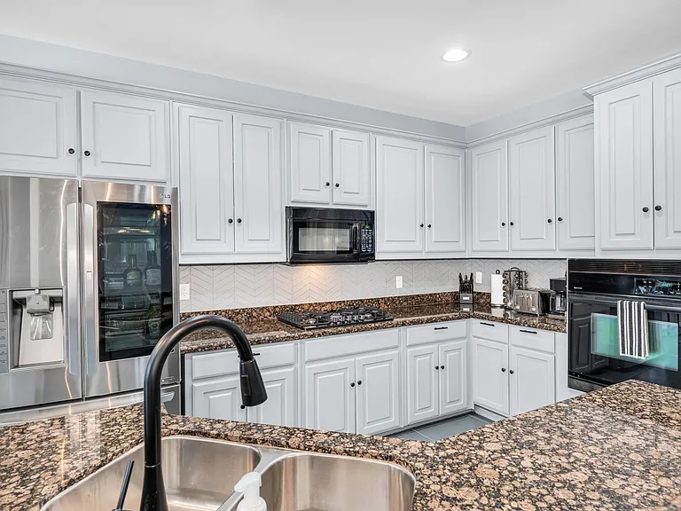 6918 Webster St — Photo 42