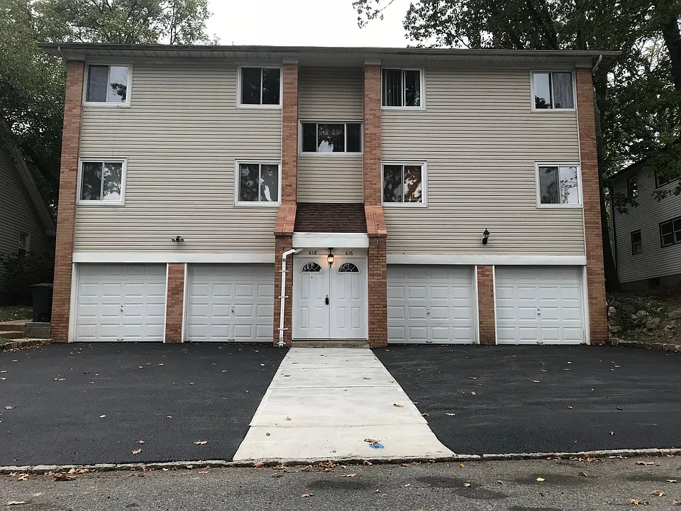 616 Stirling Pl