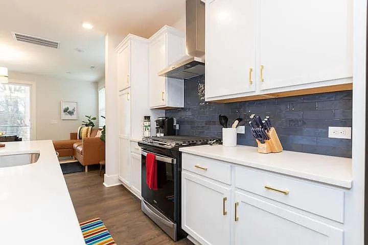 1122 N Alexander St — Photo 98