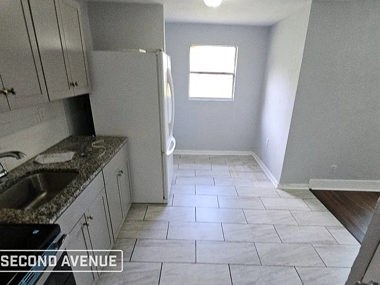 1730 W 19th St — Photo 2
