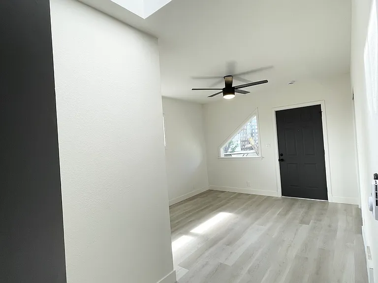 4253 Howe St #A — Photo 34