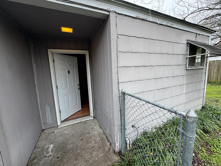 3824 Gramercy St — Photo 1